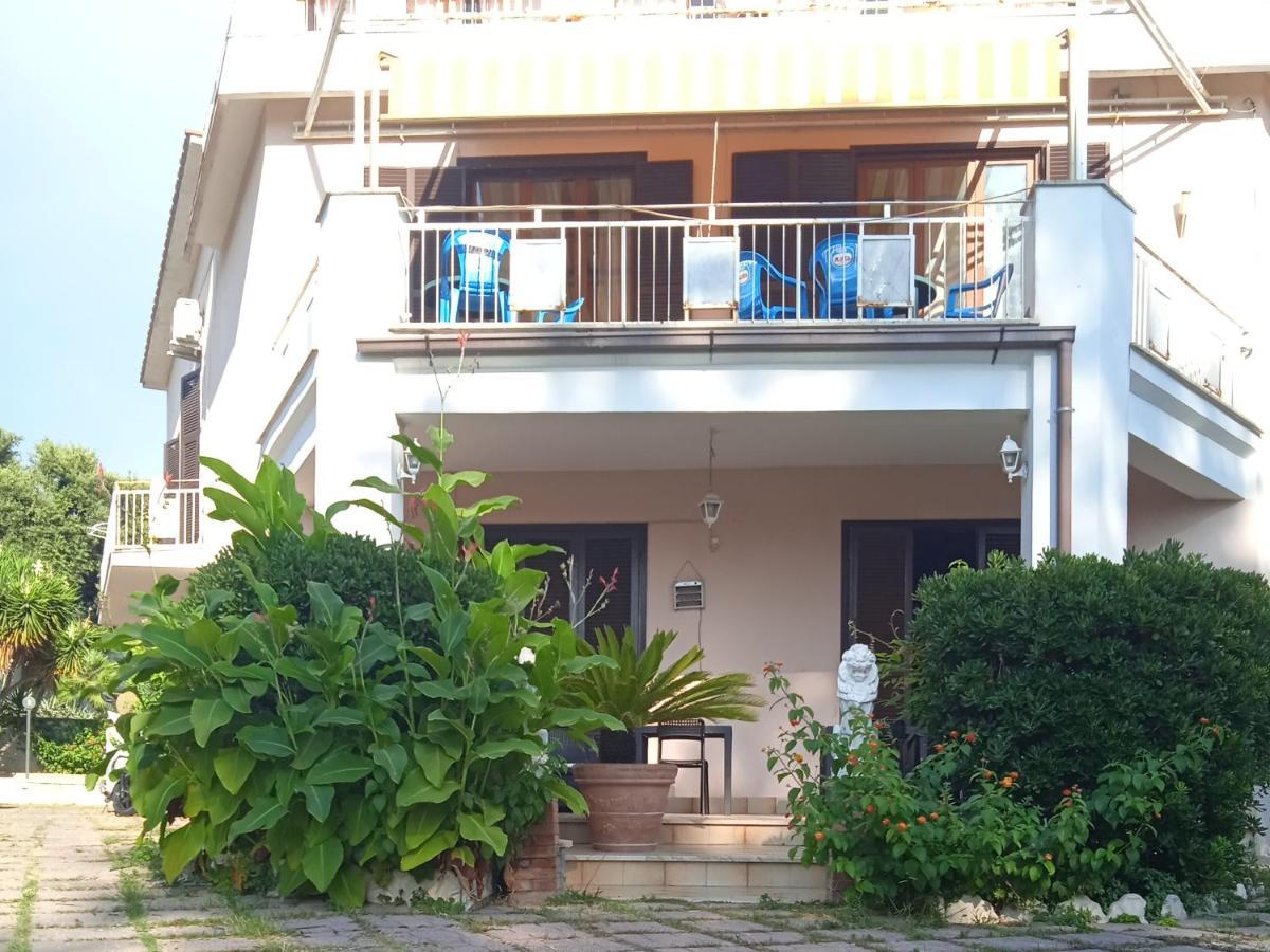 I Tre Leoni Affittacamere Civitavecchia Exterior photo